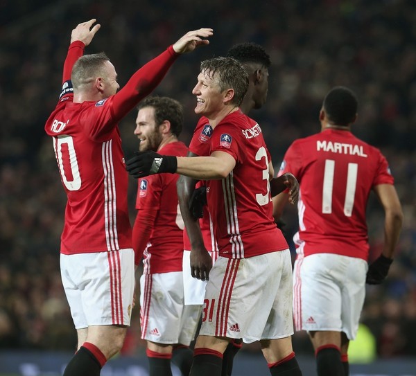 英雄联盟2025总决赛-里程碑夜！深圳男篮内部沟通；欧联加时末段刷纪录；压力陡增；球队文化再被提及的简单介绍